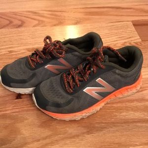 New balance tennis shoes